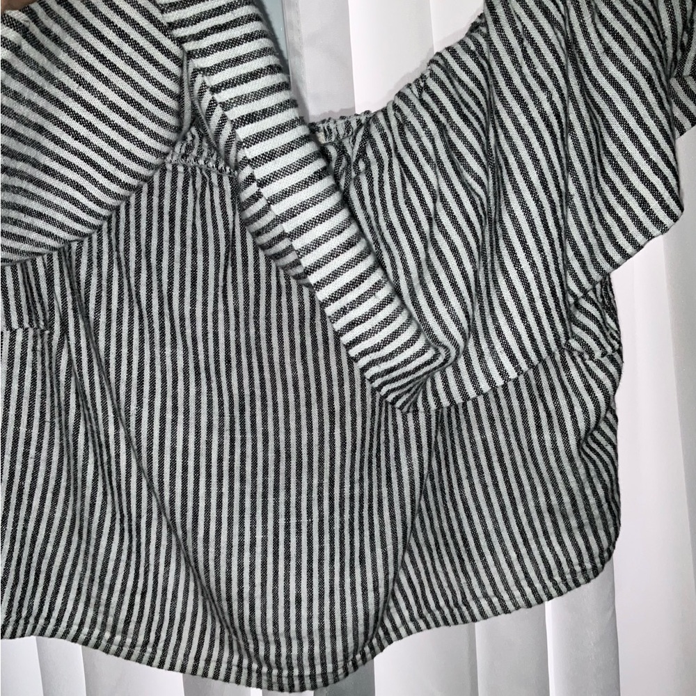 Striped Off-Shoulder Top - - Picture 4 of 8